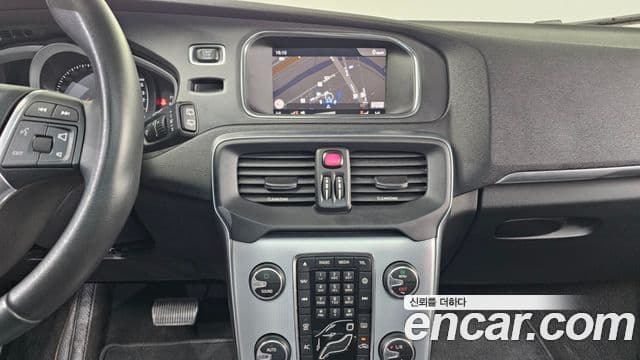 Volvo V40 2세대, 2018 14