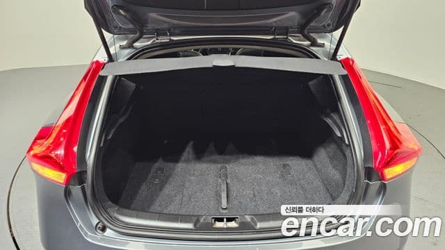 Volvo V40 2세대, 2018 20