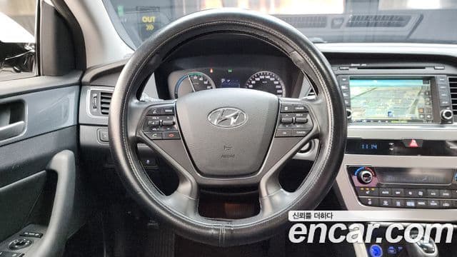 Hyundai LF Sonata гибрид Modern, 2015 13