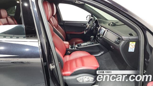 Porsche Macan 95B, 2022 11