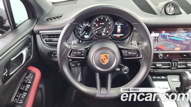 Porsche Macan 95B, 2022 13