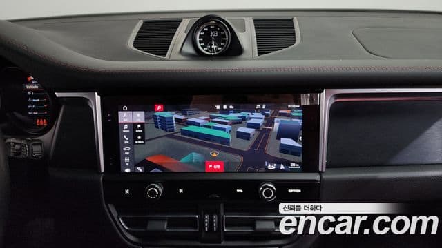 Porsche Macan 95B, 2022 15