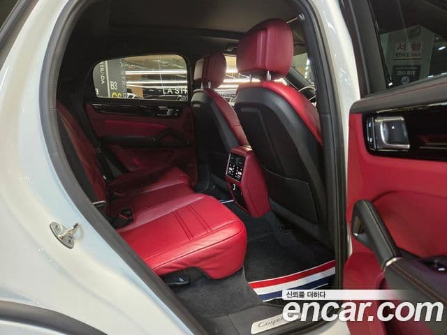 Porsche Cayenne (PO536) 3.0 E-гибрид купе, 2022 7