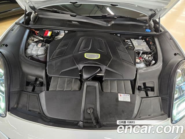 Porsche Cayenne (PO536) 3.0 E-гибрид купе, 2022 9