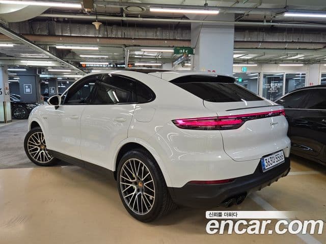 Porsche Cayenne (PO536) 3.0 E-гибрид купе, 2022 10