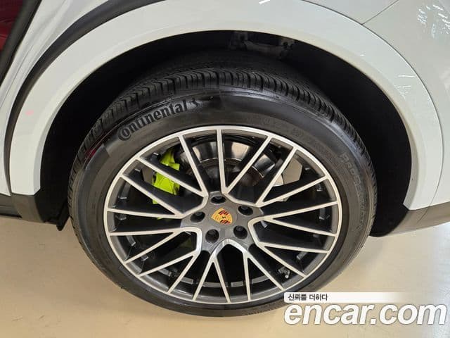 Porsche Cayenne (PO536) 3.0 E-гибрид купе, 2022 12