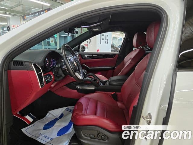 Porsche Cayenne (PO536) 3.0 E-гибрид купе, 2022 14