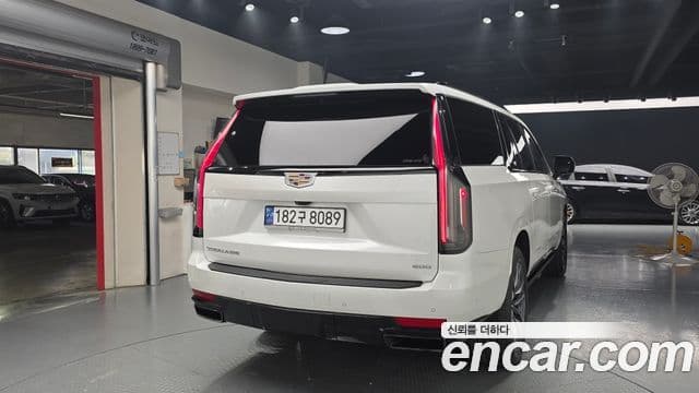 Cadillac Escalade 5세대 ESV Sport Platinum, 2023 4