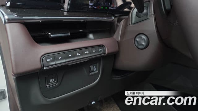 Cadillac Escalade 5세대 ESV Sport Platinum, 2023 19