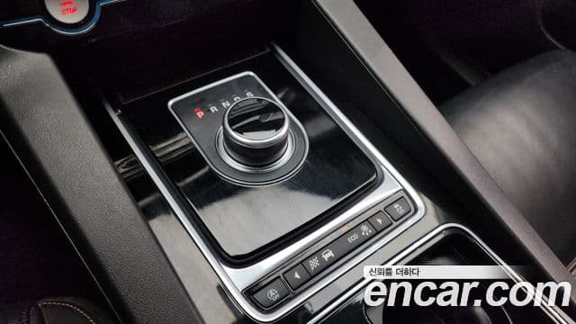 Jaguar F-PACE Prestige, 2018 9