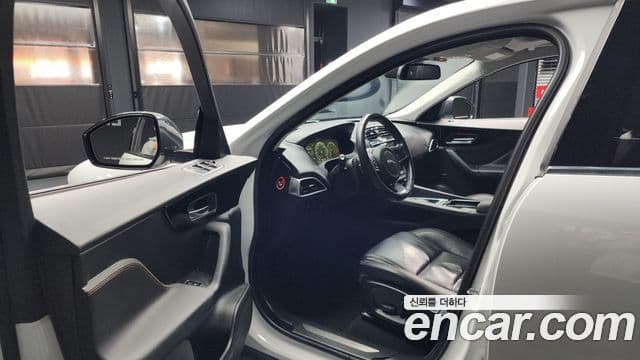 Jaguar F-PACE Prestige, 2018 10