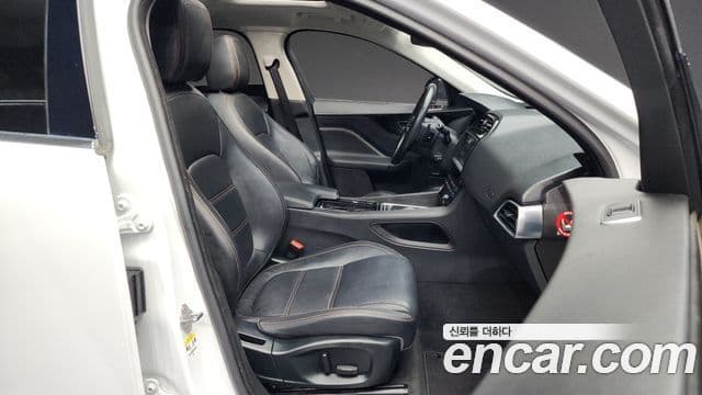 Jaguar F-PACE Prestige, 2018 11