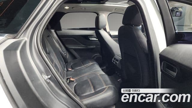 Jaguar F-PACE Prestige, 2018 12