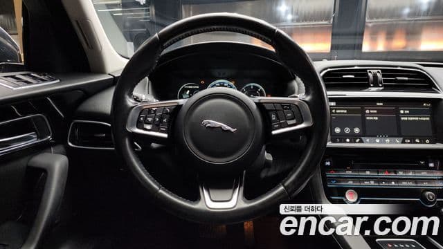 Jaguar F-PACE Prestige, 2018 13