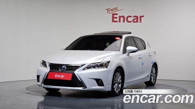Lexus CT200h ZWA10, 2015 1