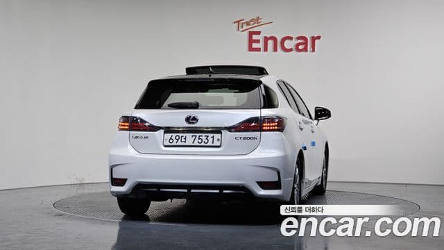 Lexus CT200h ZWA10, 2015 4