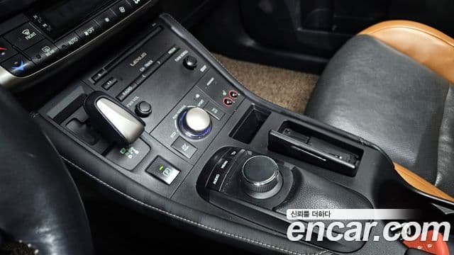 Lexus CT200h ZWA10, 2015 9