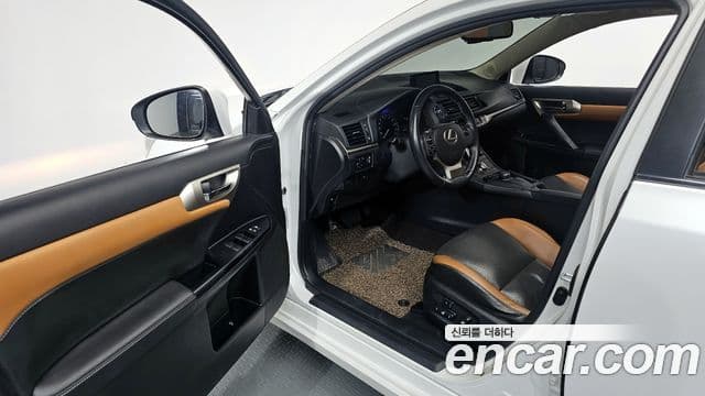 Lexus CT200h ZWA10, 2015 10