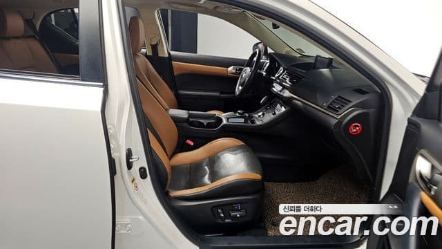 Lexus CT200h ZWA10, 2015 11