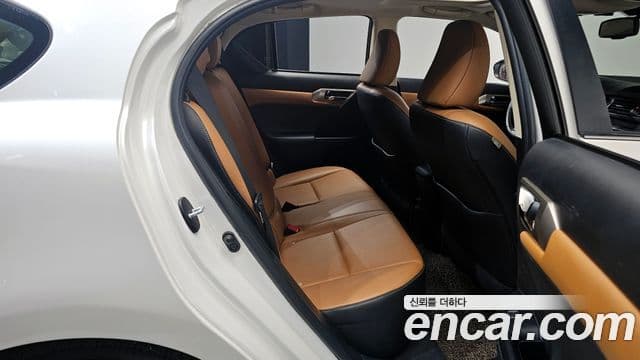 Lexus CT200h ZWA10, 2015 12