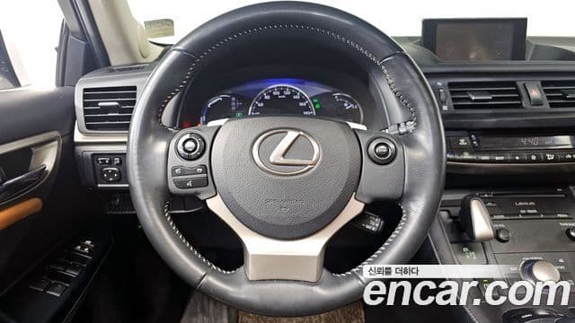 Lexus CT200h ZWA10, 2015 13