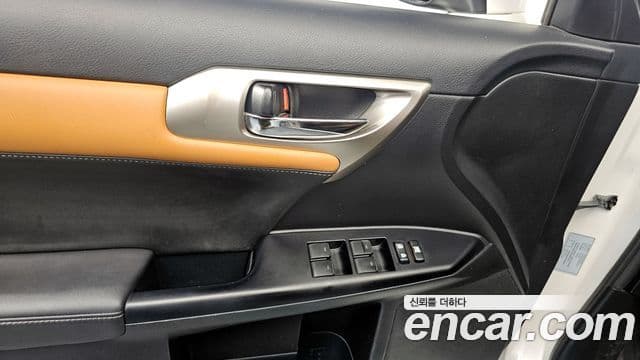 Lexus CT200h ZWA10, 2015 18