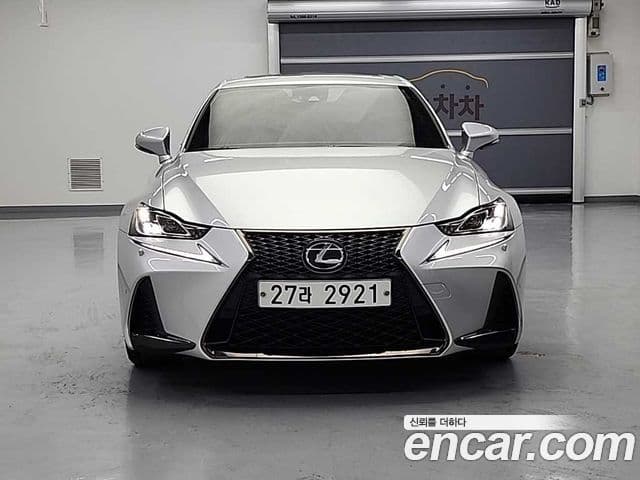 Lexus New IS300 F-Sport, 2019 1