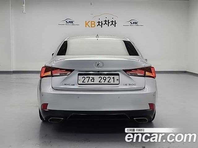 Lexus New IS300 F-Sport, 2019 3