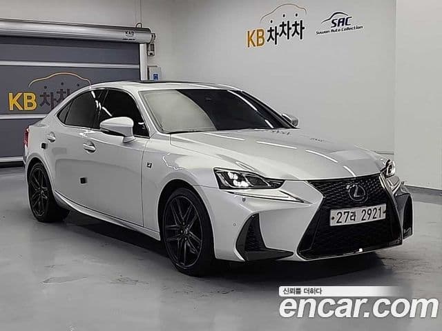 Lexus New IS300 F-Sport, 2019 4