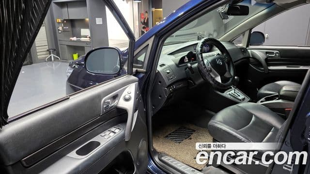 KG모빌리티(SsangYong) Korando 투리스모 4WD TX 9인승, 2018 11