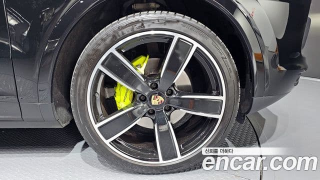 Porsche Cayenne (PO536) 3.0 E-гибрид купе Platinum Edition, 2023 все фото