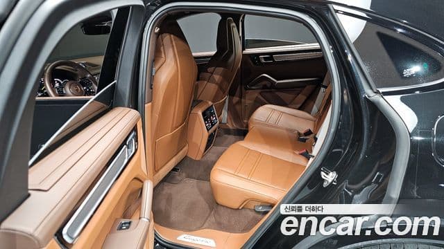 Porsche Cayenne (PO536) 3.0 E-гибрид купе Platinum Edition, 2023 11