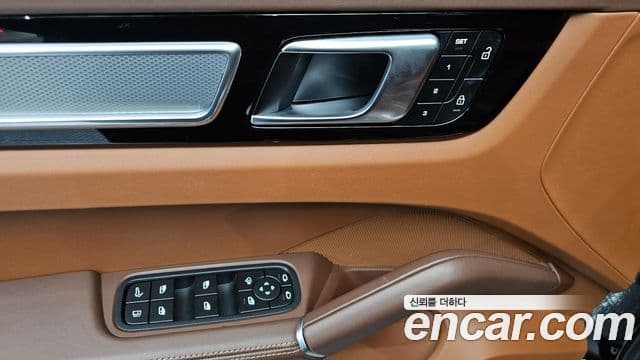 Porsche Cayenne (PO536) 3.0 E-гибрид купе Platinum Edition, 2023 12