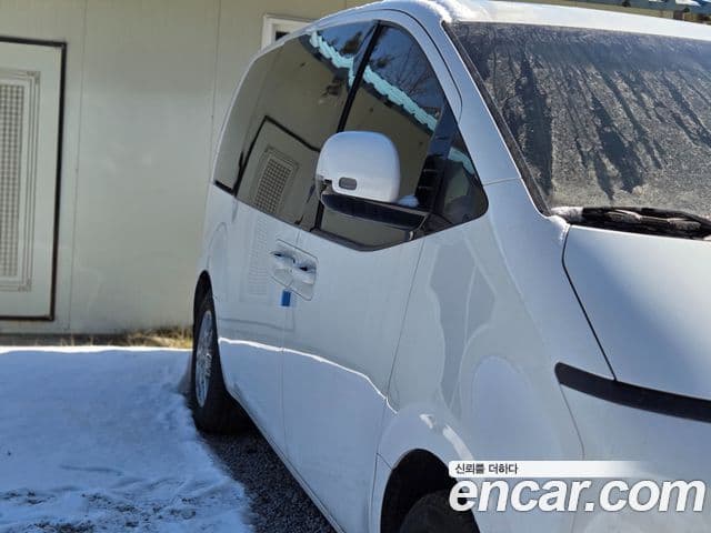 Hyundai Staria Modern, 2025 3