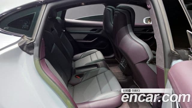 Porsche 타이칸 GTS, 2023 12