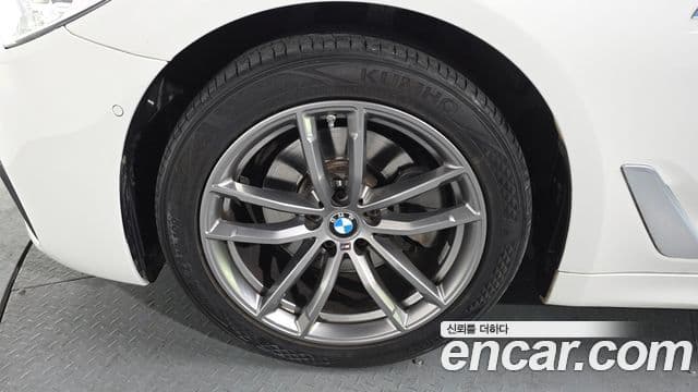BMW 5시리즈 (G30) 520d M Sport, 2018 все фото