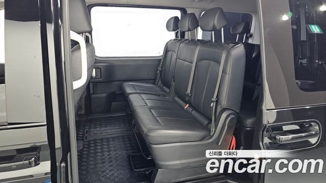 Hyundai Staria Modern, 2025 11