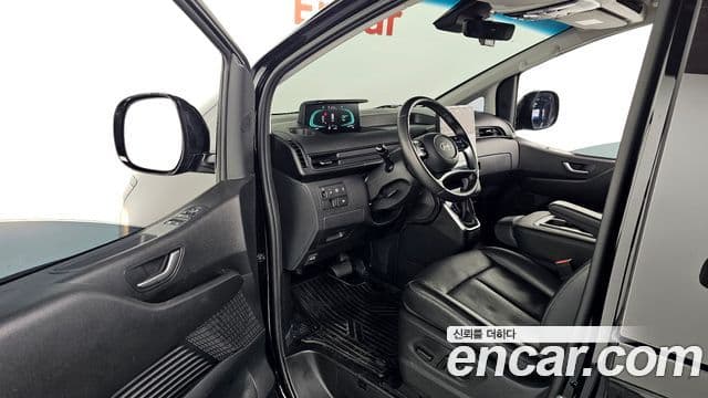 Hyundai Staria Modern, 2025 12
