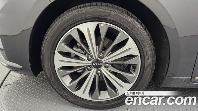 Kia K8 гибрид Signature, 2022 все фото