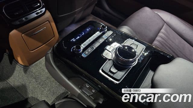 Genesis G90 Premium Luxury, 2019 18