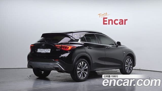 Infiniti QX30 2.0 Essential AWD, 2019 2