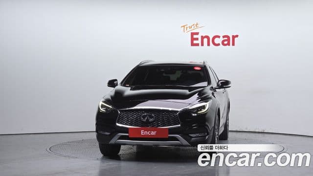 Infiniti QX30 2.0 Essential AWD, 2019 3