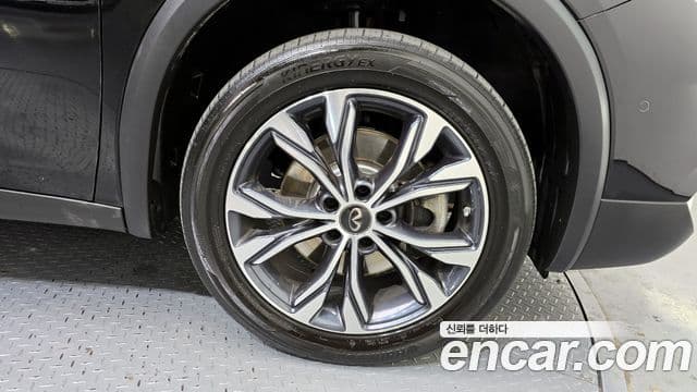 Infiniti QX30 2.0 Essential AWD, 2019 все фото