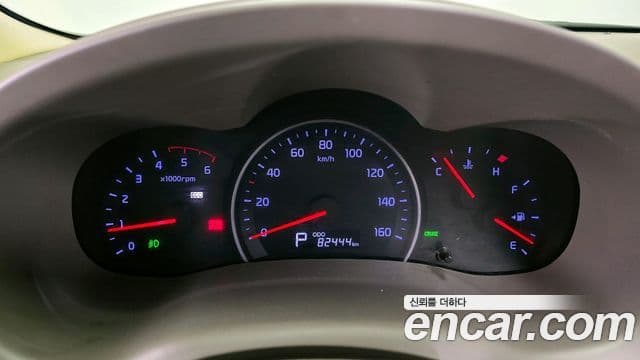 Kia Carnival R Premium, 2014 8