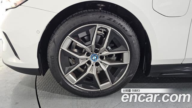 BMW 5시리즈 (G60), 2025 все фото