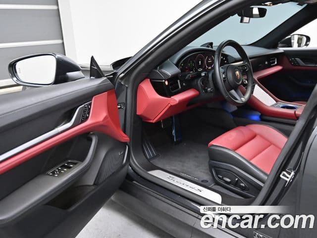 Porsche 타이칸 4S, 2025 11