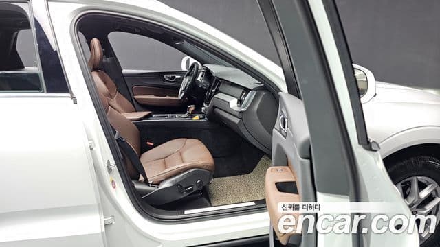 Volvo XC60 2세대 T5, 2021 11