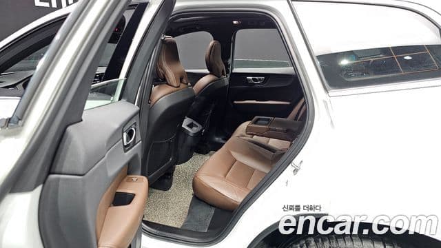 Volvo XC60 2세대 T5, 2021 12