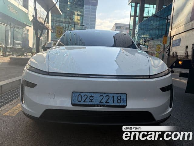 Tesla модель Y, 2025 1