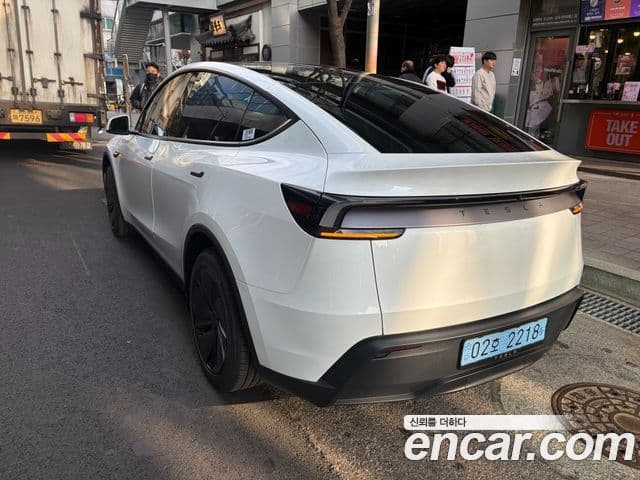 Tesla модель Y, 2025 2